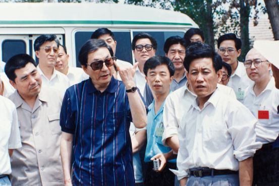 朱镕基在周口考察調(diào)研考察糧棉主產(chǎn)區(qū)農(nóng)業(yè)種植紀(jì)實(shí)477_副本.jpg